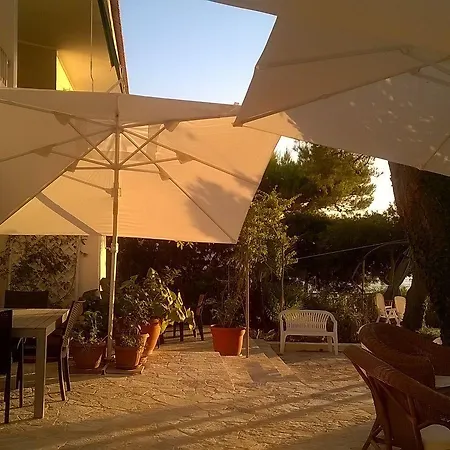 Viadelmare Bed & Breakfast Patù