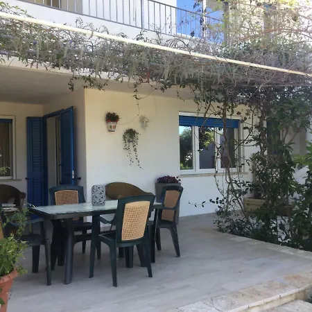 Viadelmare Bed & Breakfast Patu